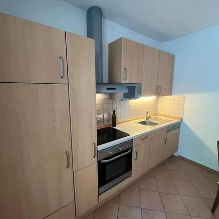 Two Bedroom With Fully Equiped Kitchen And Free Private Parking Apartment